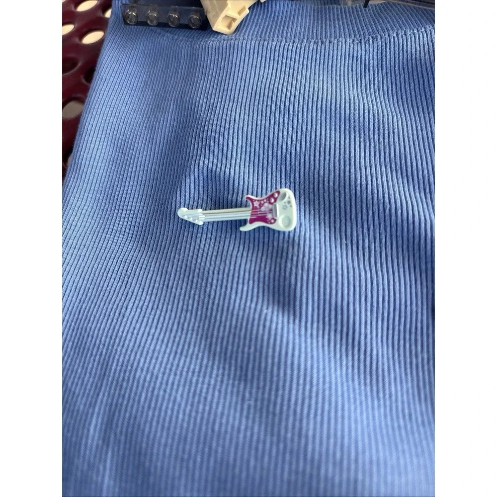 LEGO - Minifig, Utensil Guitar - Silver Strings & Stars on Magenta Background